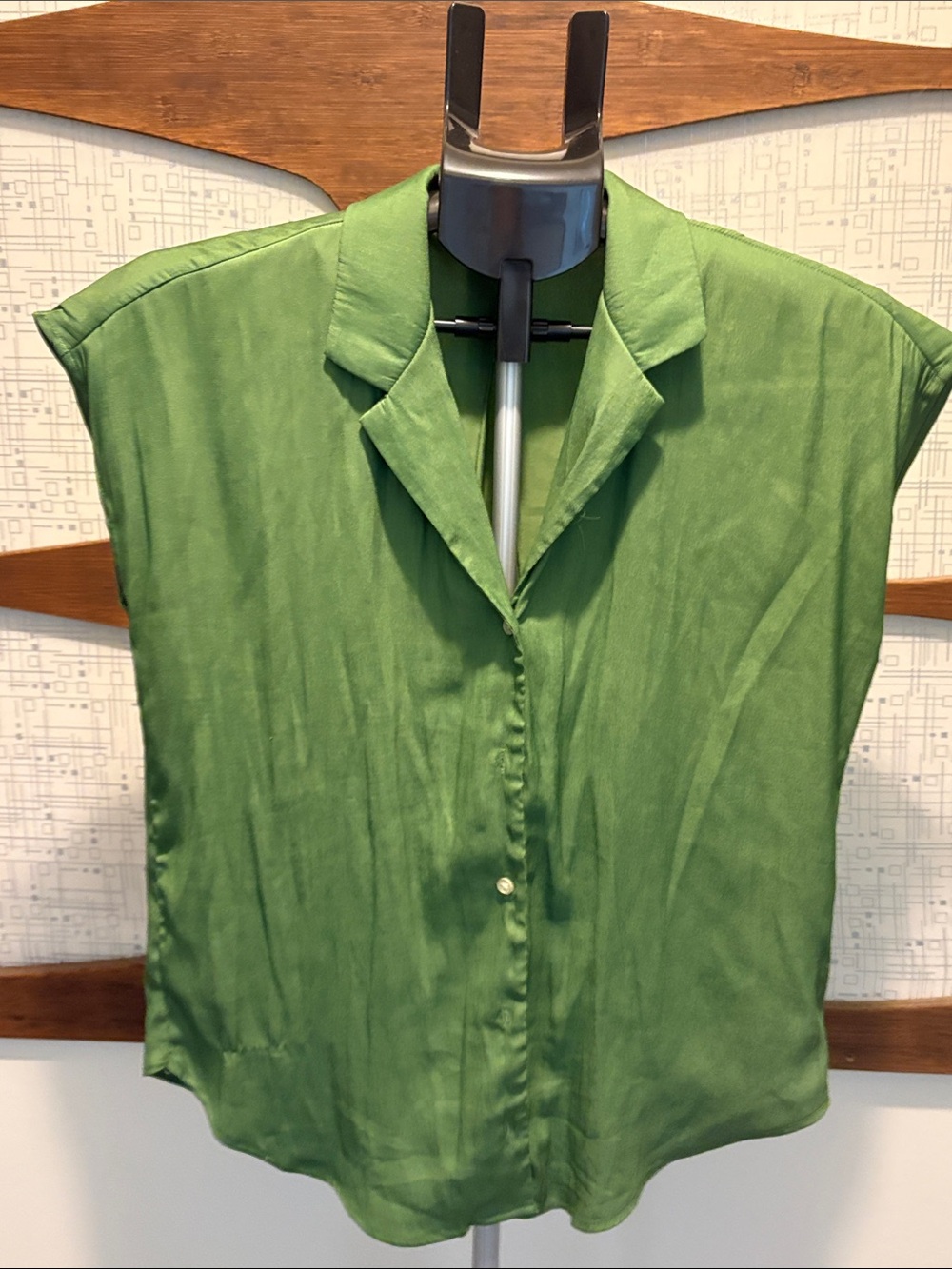 T Tahari Men's Olive Green Short-Sleeve Button-Down Shirt